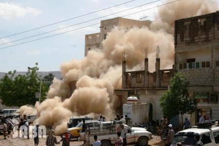 تهدم أحد المنازل من جراء الأمطار والسيول في سيئون