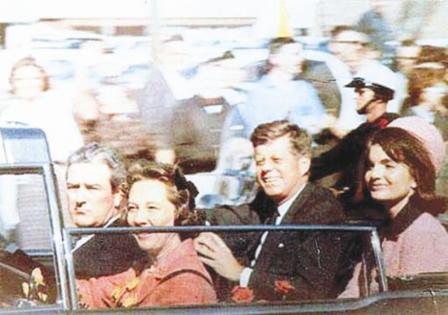 كينيدي قبل لحظات من اغتياله في 22 نوفمبر 1963م