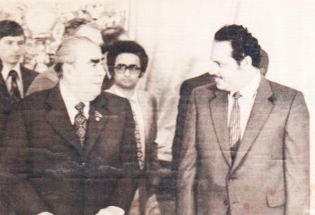 رئيس التحرير مع الرئيس علي ناصر والزعيم السوفيتي «ليونيد بريجنيف» عام 1981