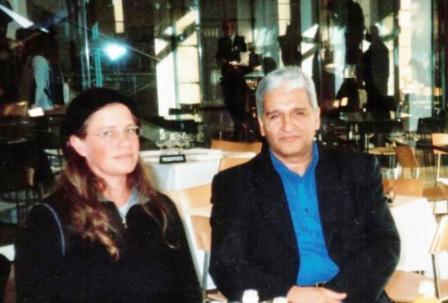 الشاعر أديب كمال الدين مع الكاتبة الاسترالية المعروفة