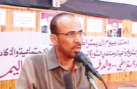 محافظ أبين / أحمد بن أحمد الميسري أثناء إلقاء كلمته في المهرجان أمس