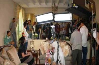 الممثلون كانوا يشاركون في تصوير مسلسل تلفزيوني