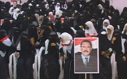 مسيرة نسائية حاشدة تدين دعوات التمزق في مدينة الحوطة أمس