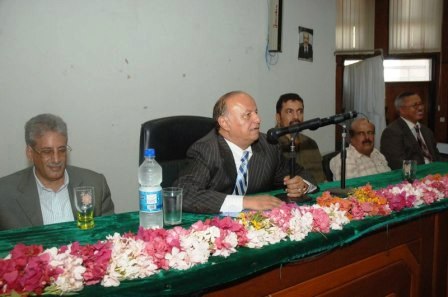 نائب الرئيس يلتقي  بقيادة وكوادر جامعة عدن