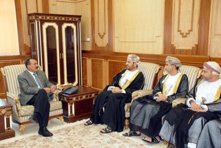 لدى استقبال الرئيس للشيخ محمد بن مرهون المعمري وزير الدولة محافظة ظفار مبعوث جلالة السلطان قابوس