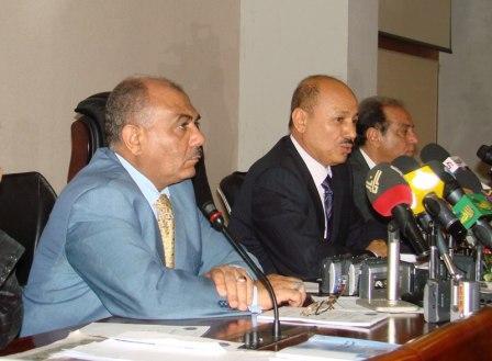 العليمي في المؤتمر الصحفي بصنعاء أمس