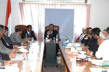 د. مجور خلال لقائه قيادة وزارة الكهرباء