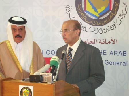 د. القربي والعطية اثناء المؤتمر الصحفي أمس