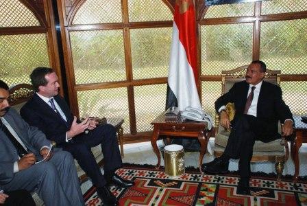 أثناء استقبال رئيس الجمهورية لمستشار رئيس الوزراء البريطاني روبرت هانجيان