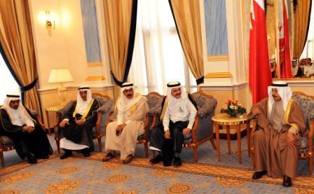 رئيس الوزراء البحريني يلتقي رئيس وأعضاء اتحاد الصحافة الخليجية