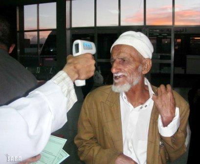 الاجراءات الاحترازية في مطار صنعاء  للكشف عن انفلونزا الخنازير