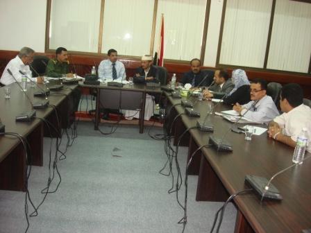 عبدالكريم شائف لدى ترؤسه اجتماع الهيئة الادارية للمجلس المحلي بمحافظة عدن أمس