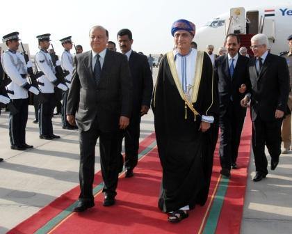 نائب الرئيس لدى وصوله مطار مسقط أمس