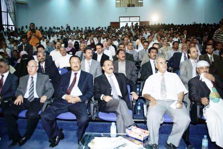 أثناء حضور رئيس الجمهورية مؤتمر الطفولة الرابع بجامعة تعز  أمس