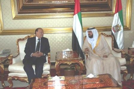 الشيخ خليفة بن زايد أثناء استقباله نائب رئيس الجمهورية أمس