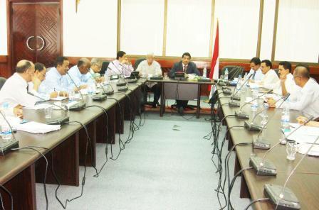 عبدالكريم شائف مع أعضاء الهيئة الادارية للمجلس ومدراء عموم المديريات