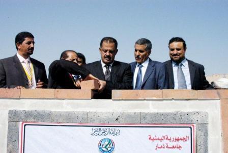 مجور يضع حجر الأساس لعدد من المشاريع أمس