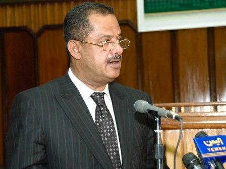 د. مجور يلقي كلمته في الحفل أمس