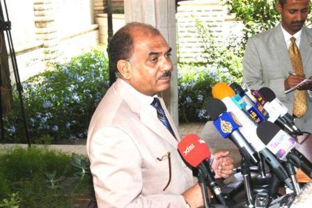 الناطق الرسمي باسم الحكومة في المؤتمر الصحفي الاسبوعي أمس