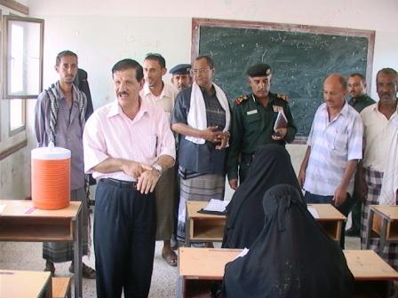 النقيب يدشن الامتحانات في محافظة لحج