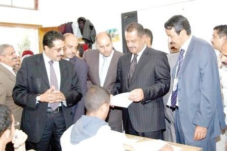 د . مجور يدشن الإمتحانات في أمانة العاصمة