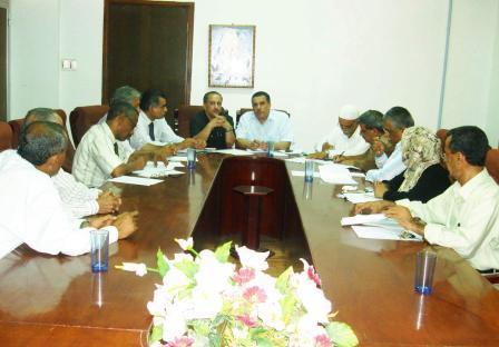 اجتماع الضلاعي بمسؤولي المنطقة الحرة بعدن