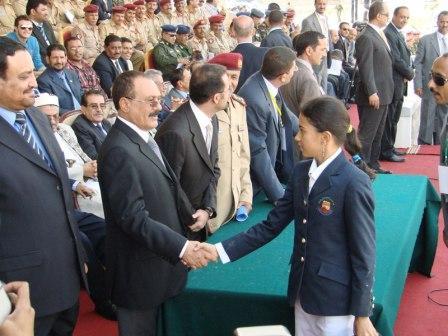 رئيس الجمهورية لدى تكريمه الفارسة الوحيدة في البطولة