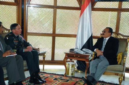 لدى استقبال رئيس الجمهورية قائد القيادة العسكرية الأمريكية المركزية أمس