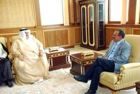 رئيس الجمهورية أثناء استقباله وزير خارجية البحرين