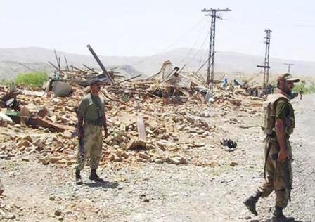 أفراد من الجيش الباكستاني في حالة استعداد لشن الهجوم