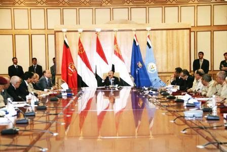 رئيس الجمهورية يرأس اجتماعاً لقادة الوحدات العسكرية ومدراء الدوائر بوزارة الدفاع