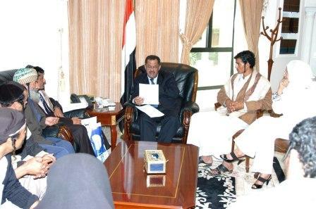 د. مجور أثناء لقائه أمس ممثلي أبناء الطائفة اليهودية