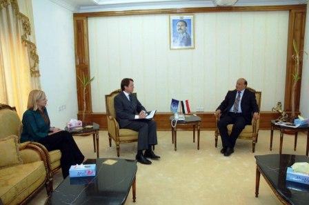 نائب رئيس الجمهورية أثناء استقباله السفير البريطاني أمس