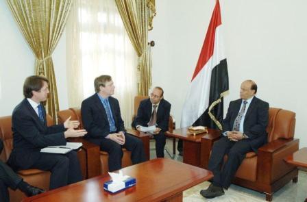 نائب الرئيس لدى استقباله الوفد البريطاني المتخصص بشؤون أفريقيا واليمن