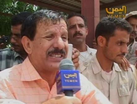 محافظ لحج يتحدث إلى المعتصمين