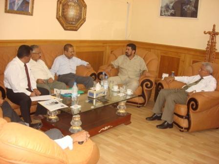 محافظ عدن لدى لقائه نائب وزير التعليم الفني والتدريب المهني