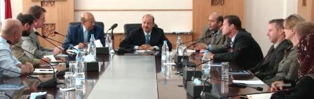 العليمي والقربي يلتقيان السفير البريطاني والقائم بأعمال السفير الأماني