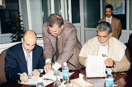 أثناء توقيع الاتفاقيتين