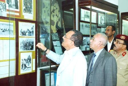 رئيس الجمهورية يطلع على آثار ومقتنيات المتحف الحربي في صنعاء / أمس