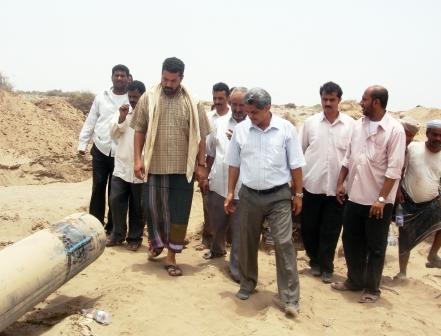 د. الجفري لدى تدشينه الضخ التجريبي لمشروع المناصرة / أمس