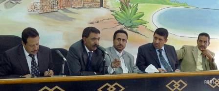 الأكوع يترأس اجتماع موسع  للسلطة المحلية في أمانة العاصمة والغرفة التجارية