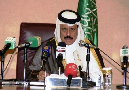 العطية في مؤتمر صحفي في الرياض / إرشيف