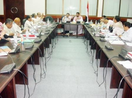 اجتماع المجلس المحلي برئاسة د. مجور / أمس