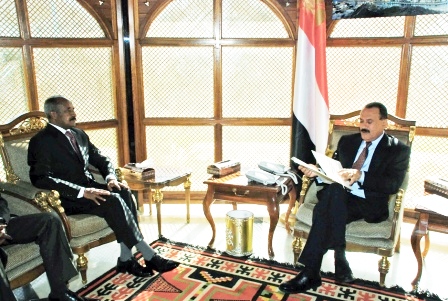 .. ويستقبل مبعوث أسياسي أفورقي