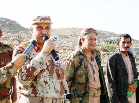 وزير الدفاع يلقي كلمته أثناء لقائه أمس بمشايخ وأبناء منطقة سفيان