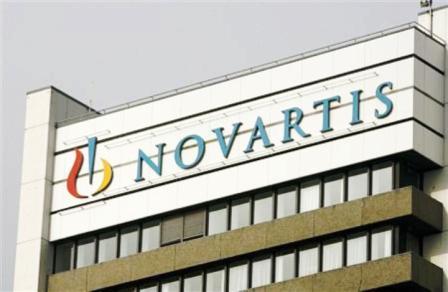 شعار شركة نوفارتيس لصناعة الأدوية فوق فرعها فى بال بسويسرا