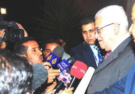 الرئيس الفلسطيني في تصريح للصحافيين أمس