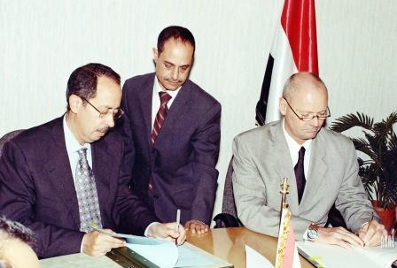 الارحبي والسفير الالماني يوقعان الاتفاقيات/ أمس