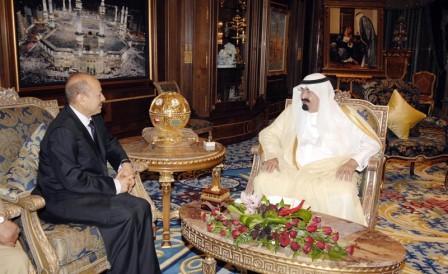 خادم الحرمين الشريفين لدى لقائه د. رشاد العليمي