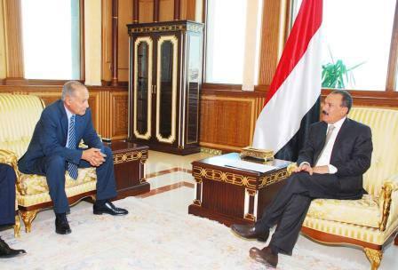 رئيس الجمهورية لدى استقباله وزير خارجية مصر احمد أبو الغيط أمس